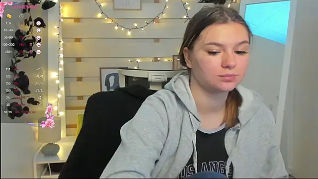 Josephine Kiss online show from 4, 3, 2026