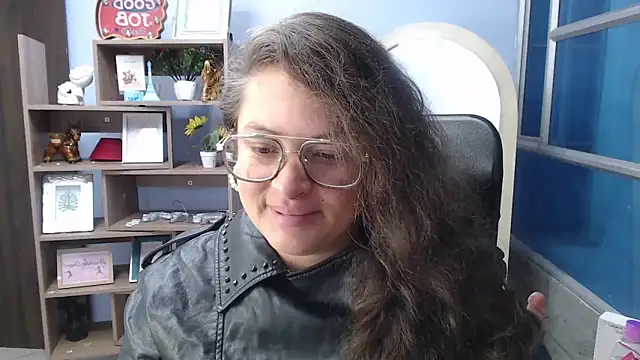 Snapshot of SaraThomso chatting on 19, 2, 2025 SaraThomso online show from 19, 2, 2025