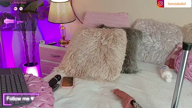 SenniaBella online show from 11, 2, 2026