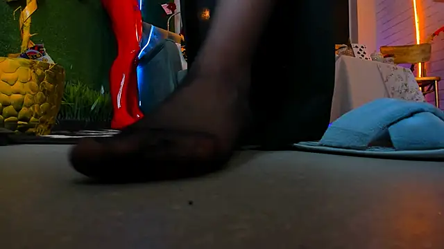 Snapshot of LolaLemona chatting on 12, 12, 2024 LolaLemona online show from 12, 12, 2024