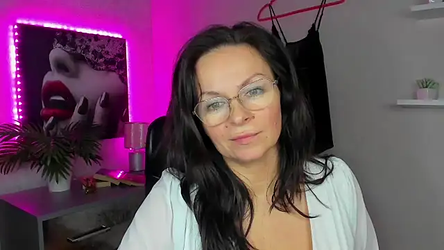 HelenLuxx online show from 5, 2, 2025