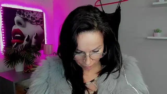 HelenLuxx online show from 15, 2, 2025