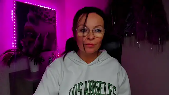 HelenLuxx online show from 22, 11, 2025