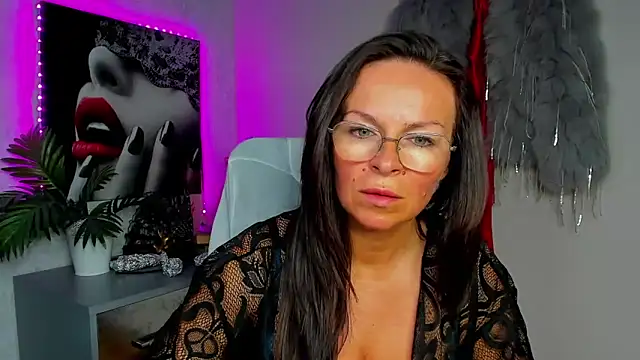 HelenLuxx online show from 31, 5, 2026