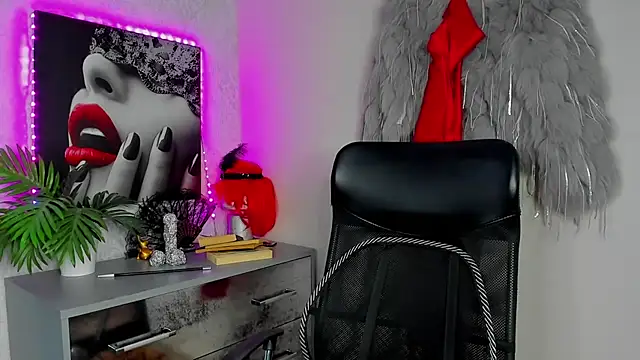 HelenLuxx online show from 6, 7, 2026