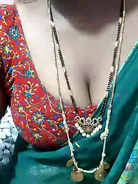 Snapshot of louise92 chatting on 5, 1, 2025 louise92 online show from 5, 1, 2025