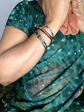 Snapshot of louise92 chatting on 1, 4, 2026 louise92 online show from 1, 4, 2026