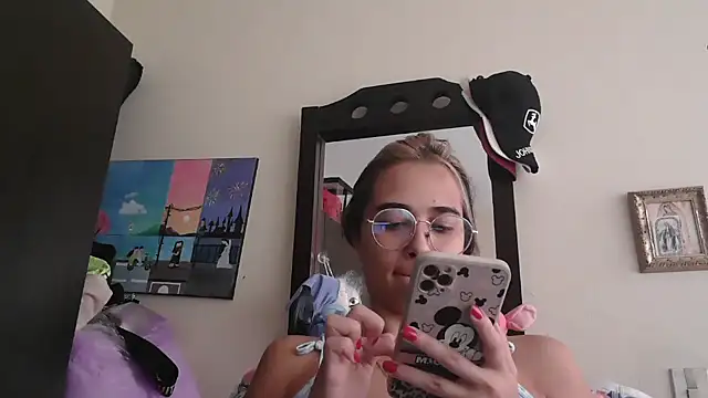 trianabell online show from 2, 4, 2026