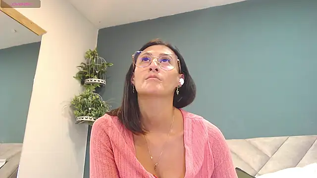 Snapshot of SharisWillian chatting on 18, 2, 2026 SharisWillian online show from 18, 2, 2026