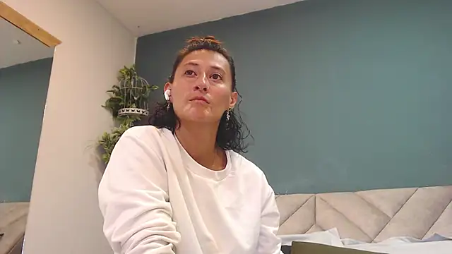 Snapshot of SharisWillian chatting on 21, 2, 2026 SharisWillian online show from 21, 2, 2026