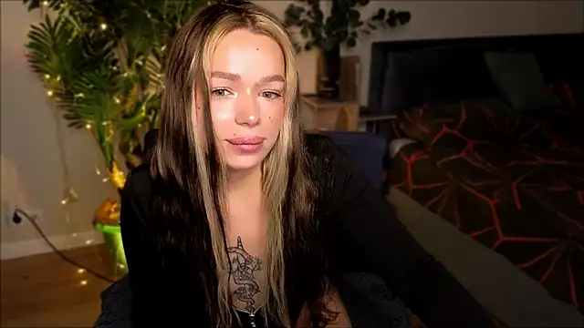 Snapshot of Lily_Yin chatting on 10, 2, 2025 Lily Yin online show from 10, 2, 2025