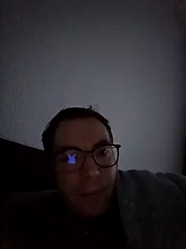 Snapshot of Schnubby1 chatting on 18, 12, 2025 Schnubby1 online show from 18, 12, 2025