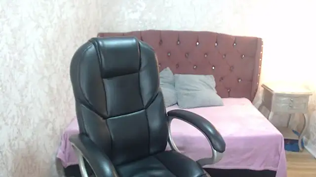 charlottemoonxz online show from 8, 1, 2025