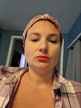 MilfyMrsRobinson online show from 15, 10, 2025