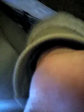 Snapshot of ListedLoin chatting on 4, 1, 2025 ListedLoin online show from 4, 1, 2025