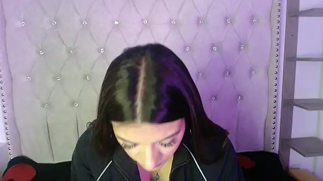 Abril Squirt online show from 13, 10, 2025