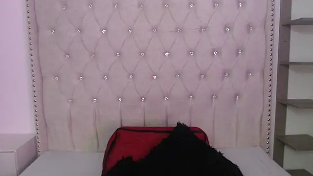 Abril Squirt online show from 18, 12, 2025