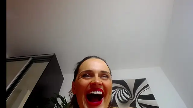 hugebobbs online show from 6, 1, 2025