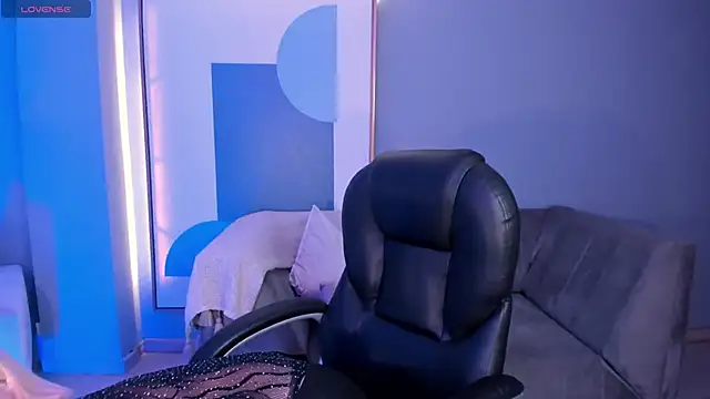 HannaConnor  online show from 7, 3, 2025