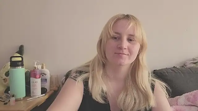 Snapshot of Glitch_Witch chatting on 16, 7, 2026 Glitch Witch online show from 16, 7, 2026