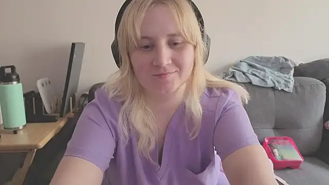 Snapshot of Glitch_Witch chatting on 18, 7, 2026 Glitch Witch online show from 18, 7, 2026