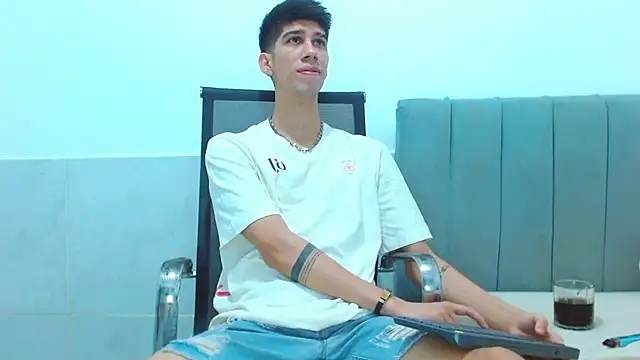 jhony-sex online show from 18, 2, 2026