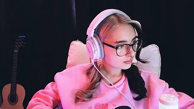 Avi Nile online show from 4, 2, 2025