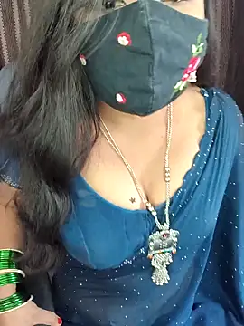 Snapshot of Tanvi-patil chatting on 17, 12, 2025 Tanvi-patil online show from 17, 12, 2025