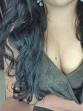 Snapshot of Tanvi-patil chatting on 17, 12, 2025 Tanvi-patil online show from 17, 12, 2025