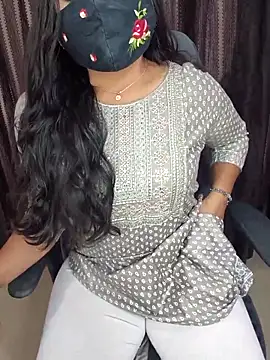 Snapshot of Tanvi-patil chatting on 19, 12, 2025 Tanvi-patil online show from 19, 12, 2025