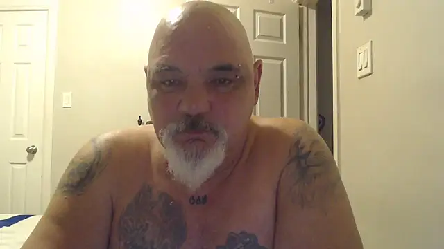 Newfiesausage1972 online show from 16, 3, 2025