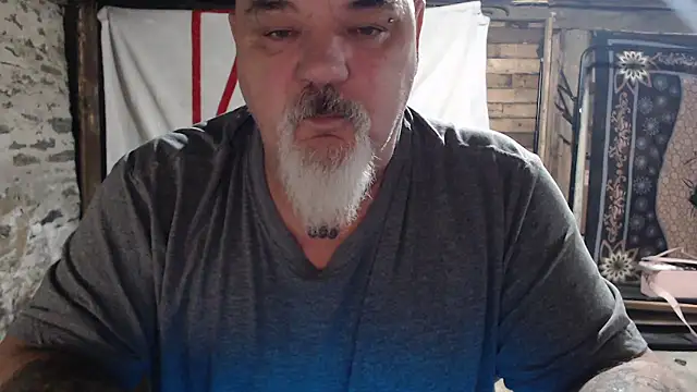 Newfiesausage1972 online show from 15, 1, 2026