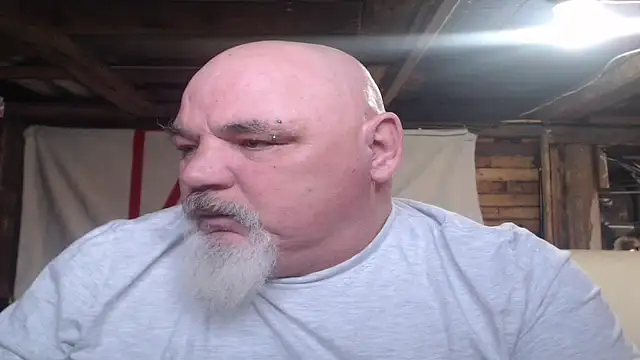 Newfiesausage1972 online show from 12, 2, 2026