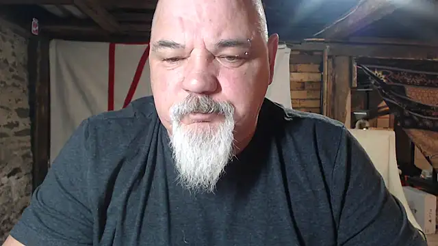 Newfiesausage1972 online show from 1, 3, 2026