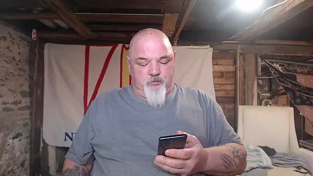 Newfiesausage1972 online show from 4, 3, 2026