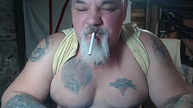 Newfiesausage1972 online show from 5, 3, 2026