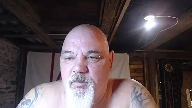 Newfiesausage1972 online show from 3, 4, 2026