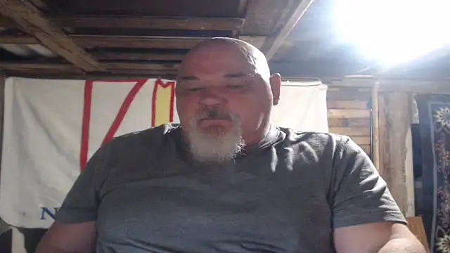 Newfiesausage1972 online show from 18, 4, 2026