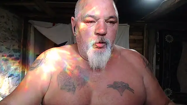 Newfiesausage1972 online show from 12, 7, 2026
