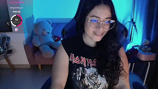 Snapshot of LauraHawkes chatting on 8, 3, 2025 LauraHawkes online show from 8, 3, 2025