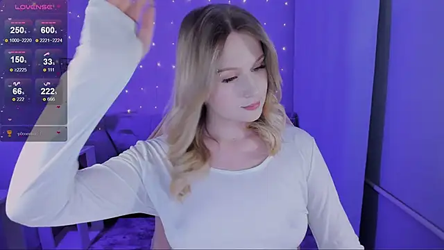 Snapshot of Honey_blonde chatting on 2, 3, 2026 Honey blonde online show from 2, 3, 2026