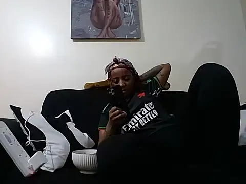 Snapshot of hoely_grail01 chatting on 12, 9, 2025 hoely grail01 online show from 12, 9, 2025