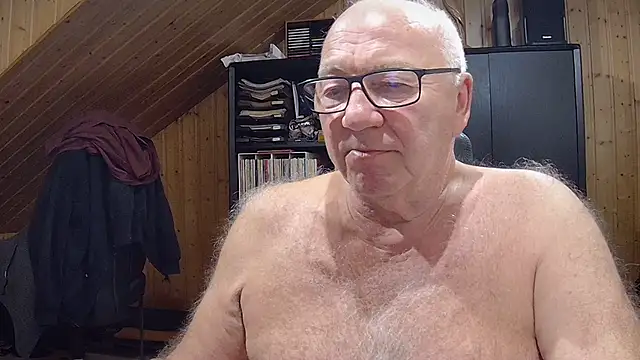 Snapshot of biggandybig chatting on 26, 10, 2025 biggandybig online show from 26, 10, 2025