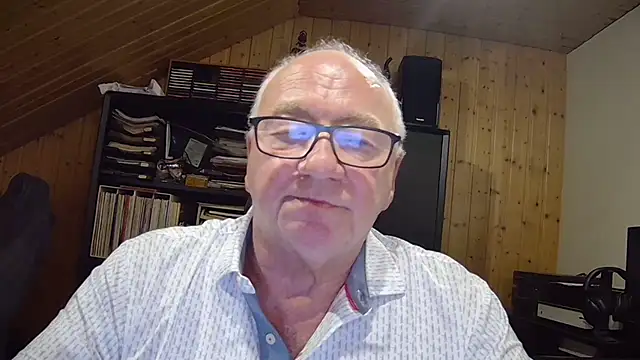 Snapshot of biggandybig chatting on 4, 11, 2025 biggandybig online show from 4, 11, 2025