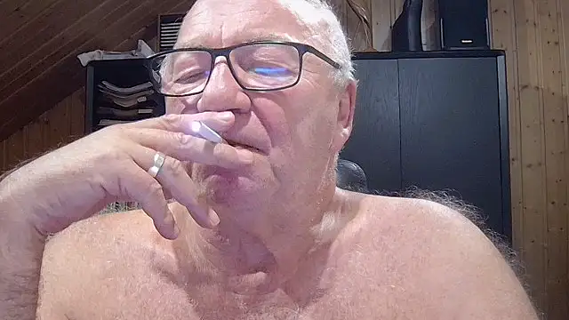 Snapshot of biggandybig chatting on 15, 11, 2025 biggandybig online show from 15, 11, 2025