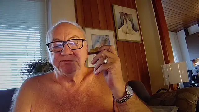 Snapshot of biggandybig chatting on 25, 11, 2025 biggandybig online show from 25, 11, 2025