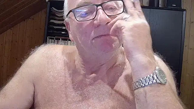 Snapshot of biggandybig chatting on 15, 12, 2025 biggandybig online show from 15, 12, 2025