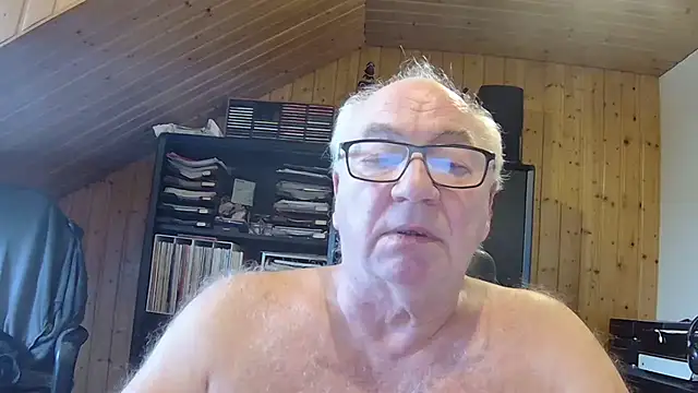 Snapshot of biggandybig chatting on 4, 2, 2026 biggandybig online show from 4, 2, 2026