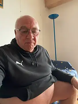 Snapshot of biggandybig chatting on 11, 4, 2026 biggandybig online show from 11, 4, 2026