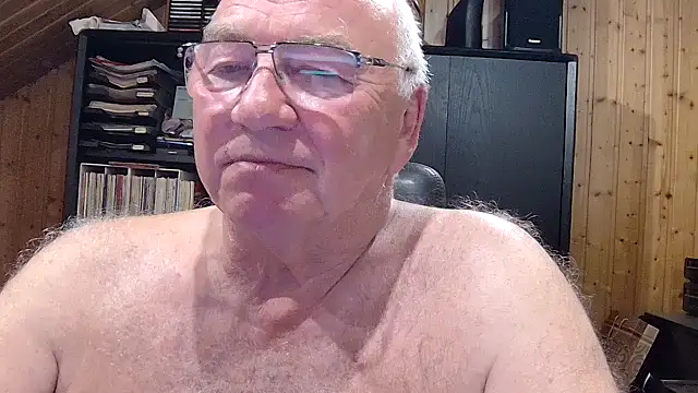 Snapshot of biggandybig chatting on 15, 4, 2026 biggandybig online show from 15, 4, 2026